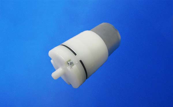微型電動(dòng)充氣泵PYP310側(cè)面 微型電動(dòng)充氣泵PYP310側(cè)面